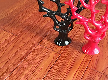 番龙眼实木地板get一下。