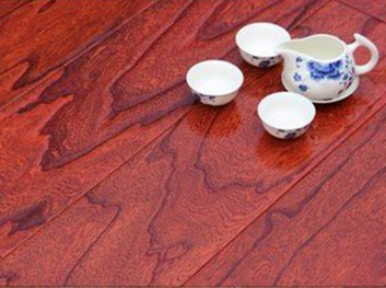 榆木地板,了解一下。