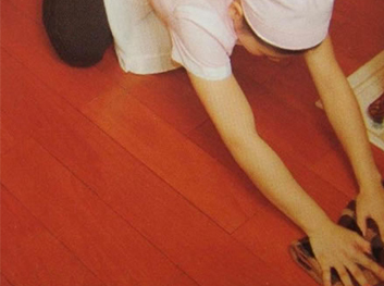 夏季地板也要降温保养。